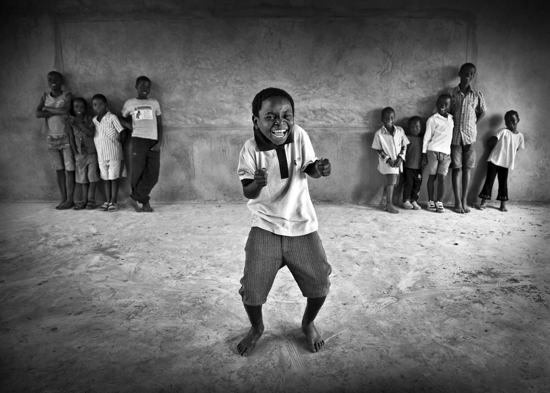 bebé negro baile risa sonrisa blanco y negro barefeet ébano niños bebé baile b / w descalzo descalzo pies hd