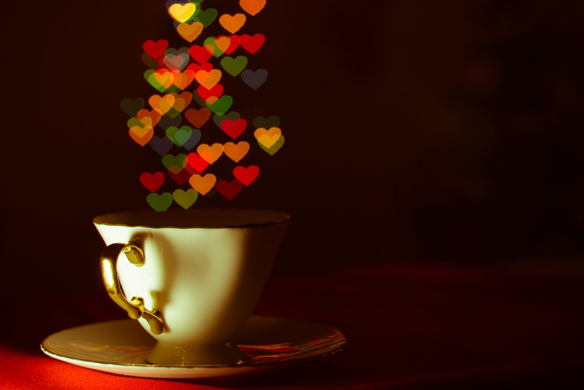 tazza piattino cuore bokeh