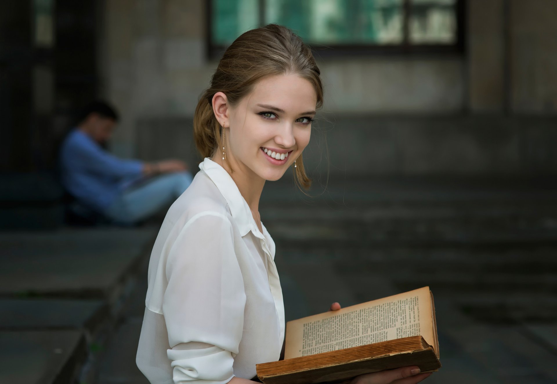 la plupart des liseuse à la nation la jeune fille le rire le livre la lecture dennis дрожжин