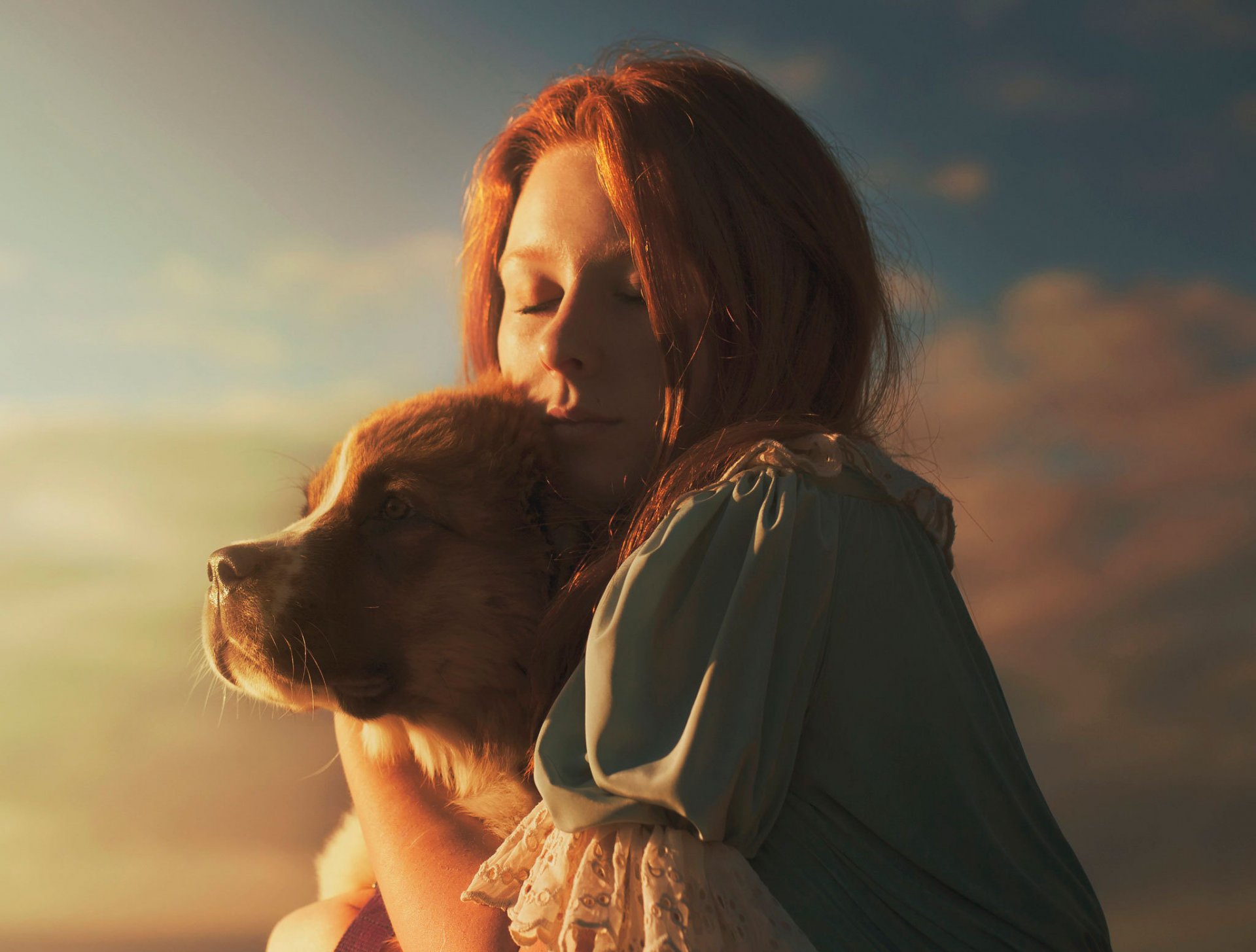 la jeune fille le chien la lumière du soleil