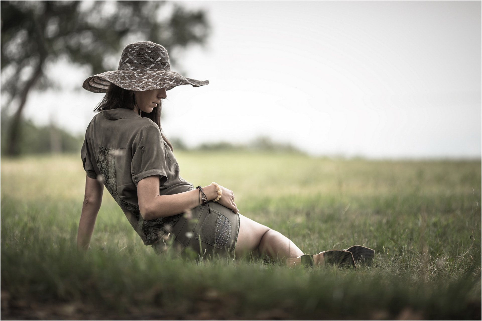 la jeune fille sur l herbe de la solitude