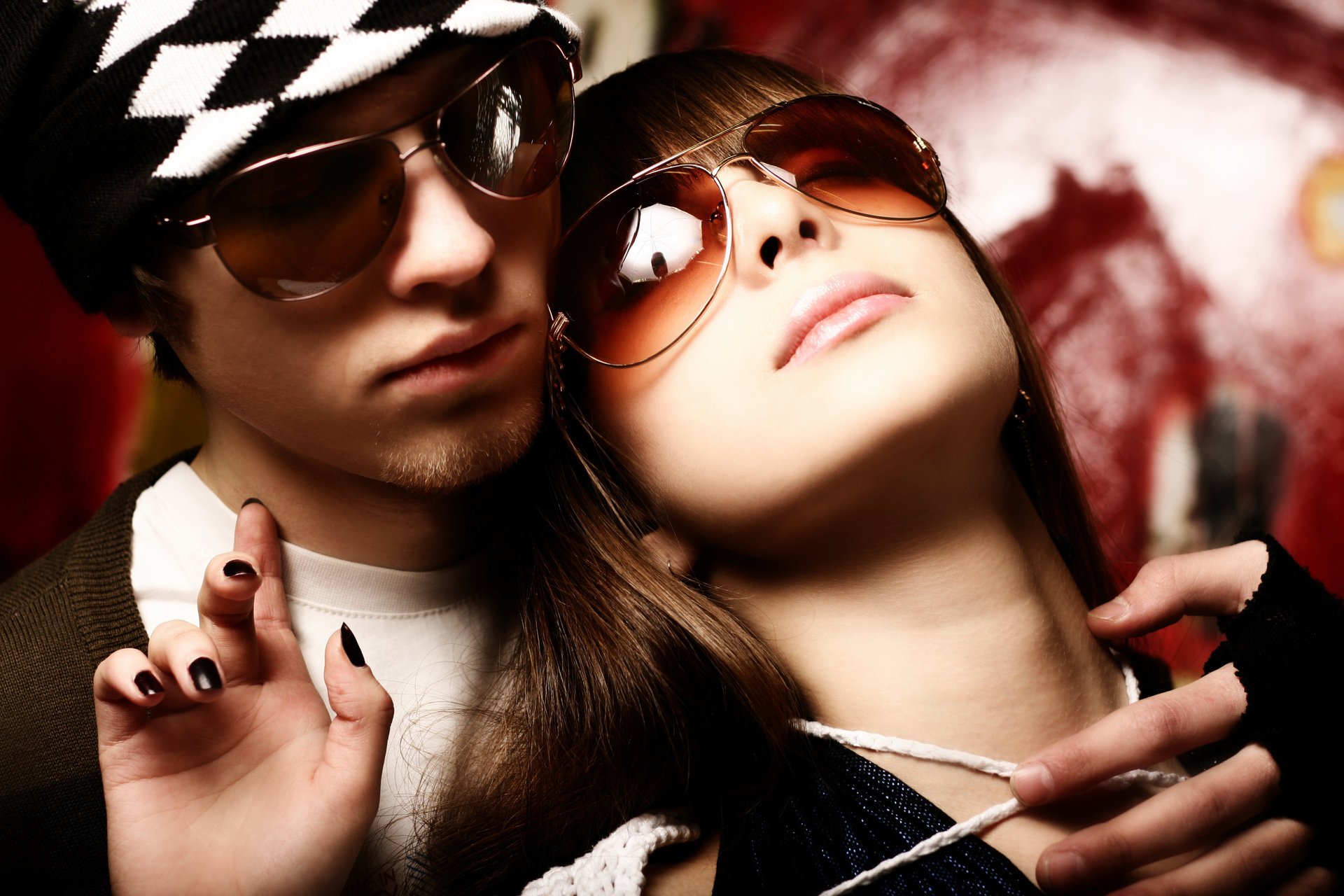 guy girl the pair sunglasses hat manicure