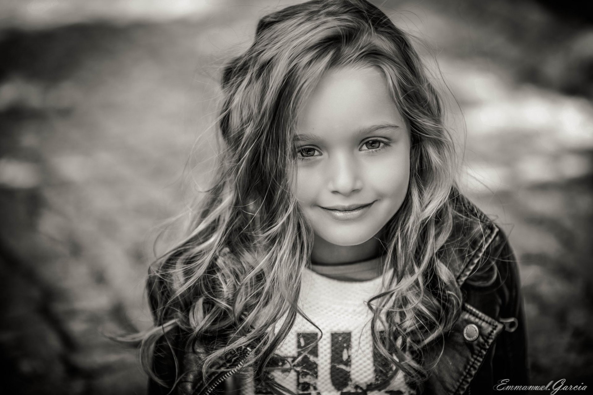 girl child photo black and white