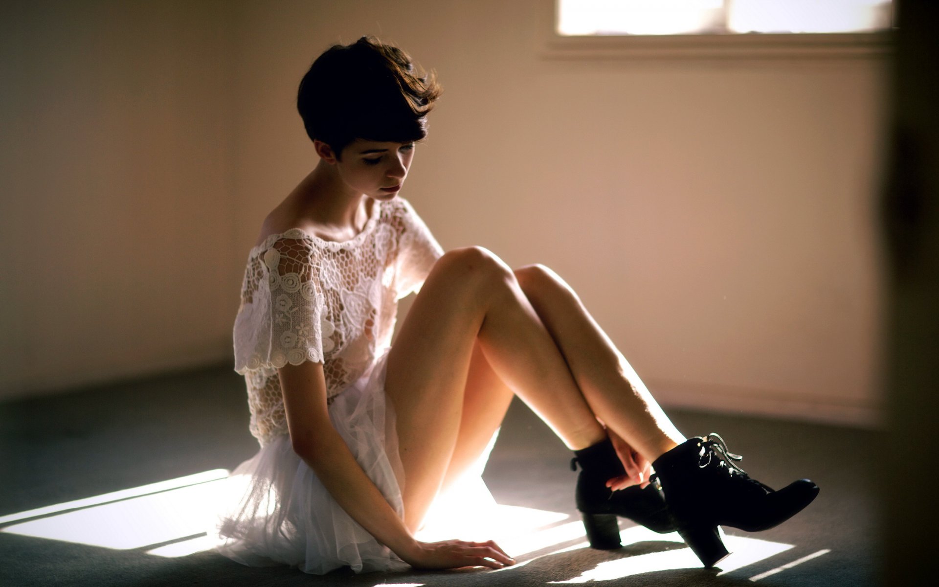 ragazza stanza luce