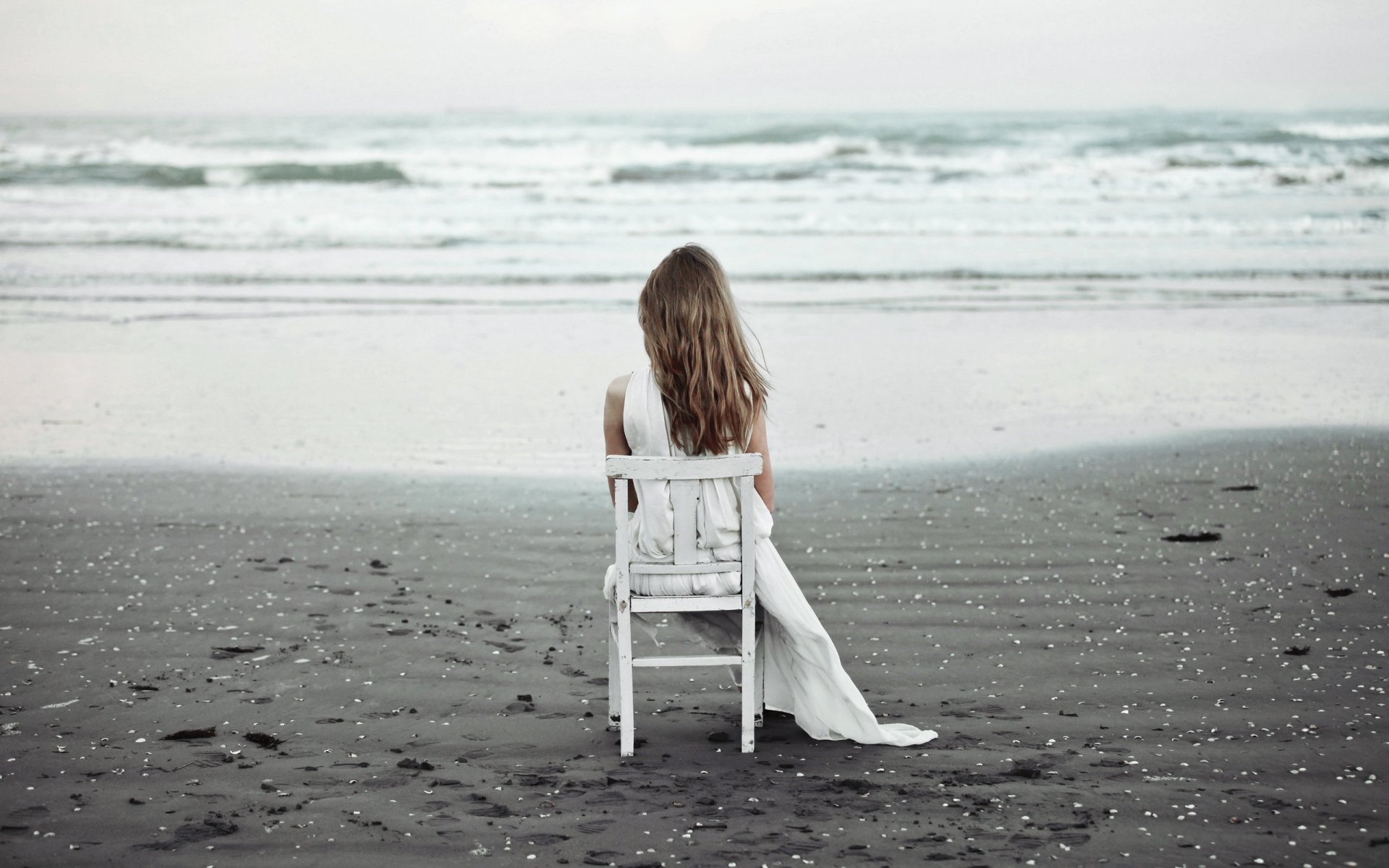 fille mer chaise