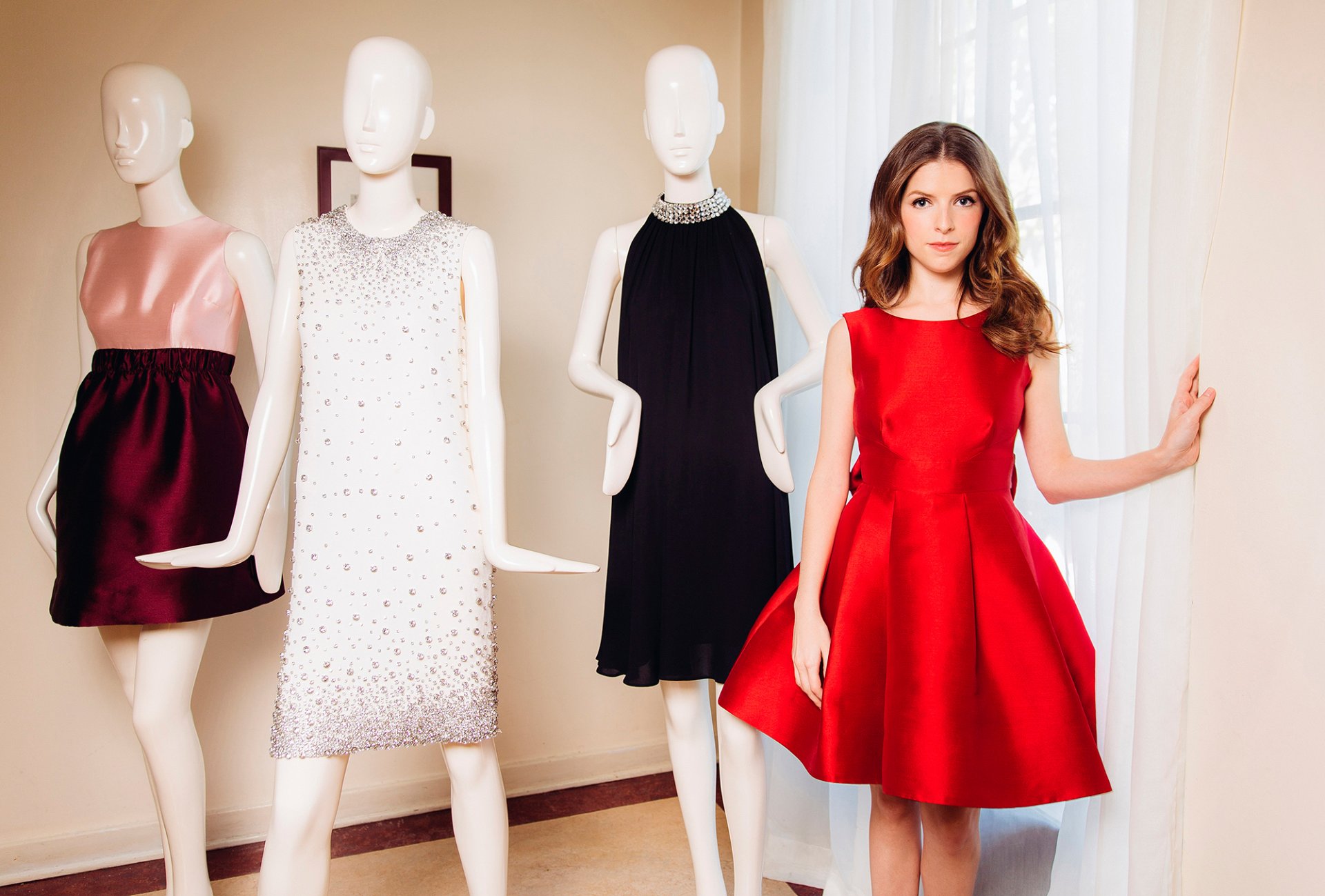 anna kendrick rotes kleid häuser outfits schaufensterpuppen