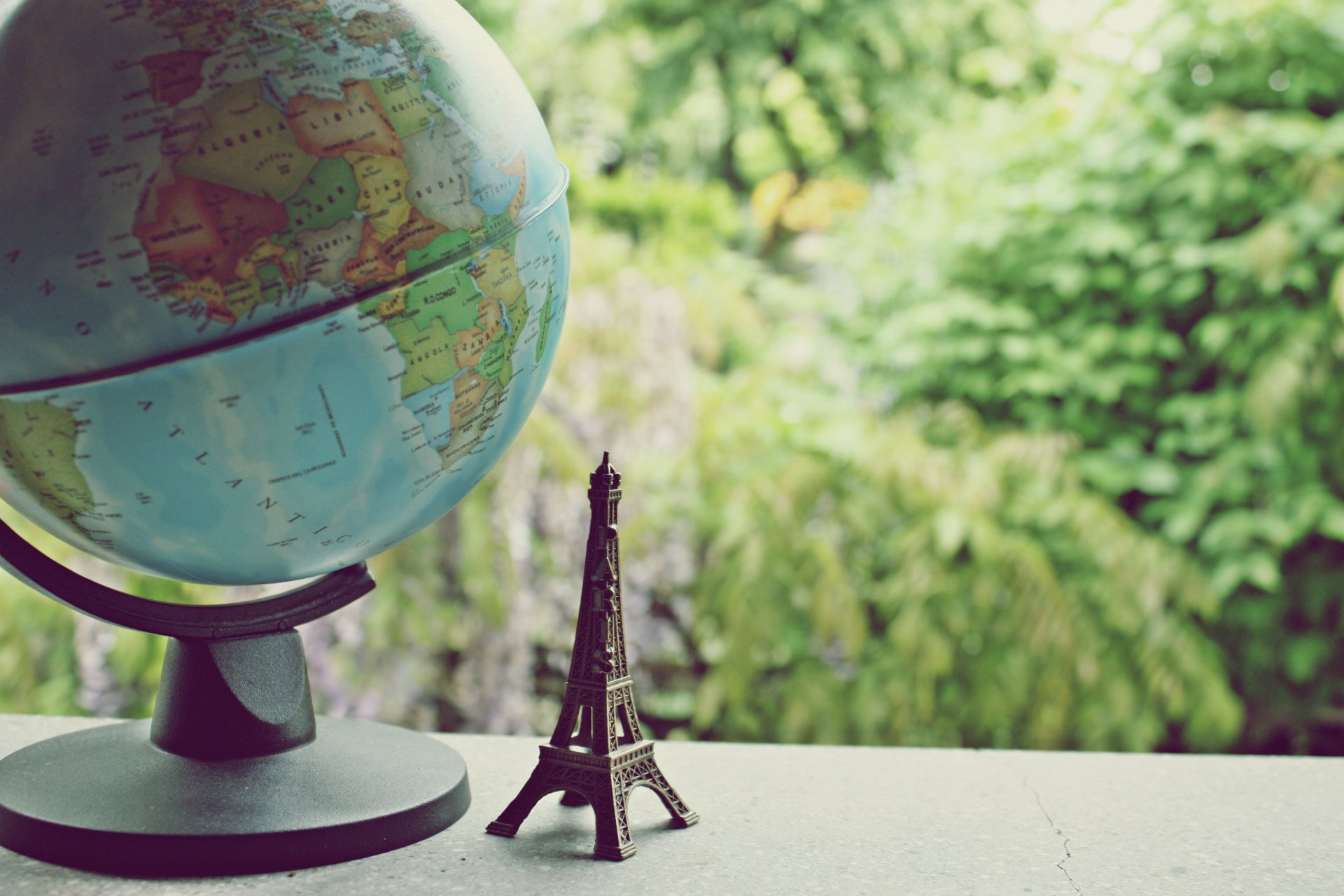 globe eiffel tower figurine statue the world