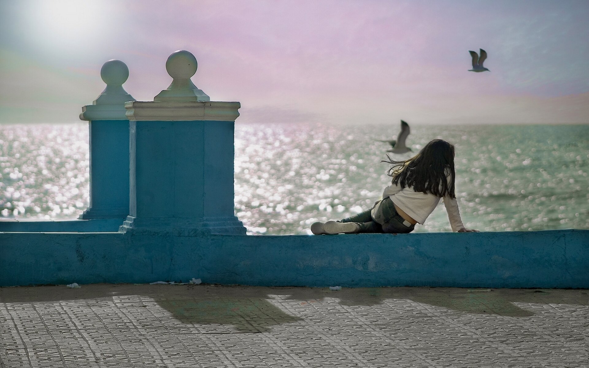 matalascanyas andaluzja hiszpania zatoka kadyksowa zatoka kadyksowa dziewczyna promenada ocean mewy ptaki