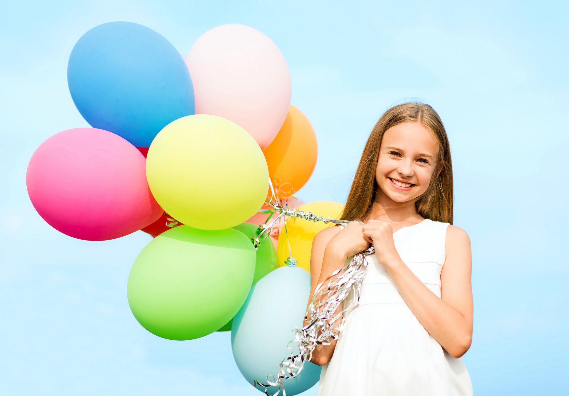 szczęśliwy balony kolorowe niebo dziewczyna uśmiech balony dziewczyna radość szczęście