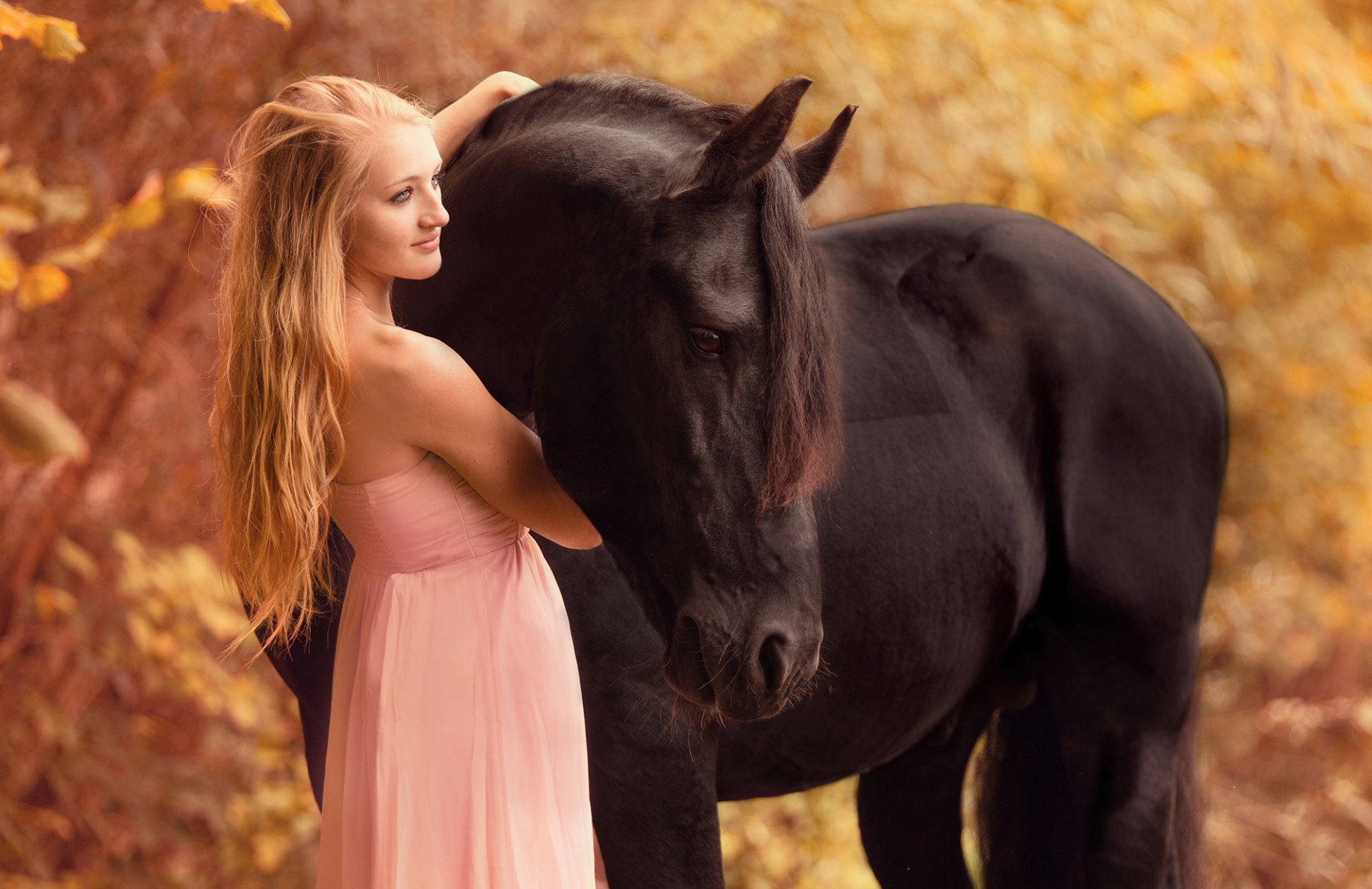 Фото с девушек с лошадью