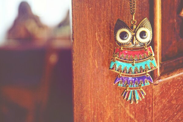 Incroyablement magnifique pendentif en forme de hibou