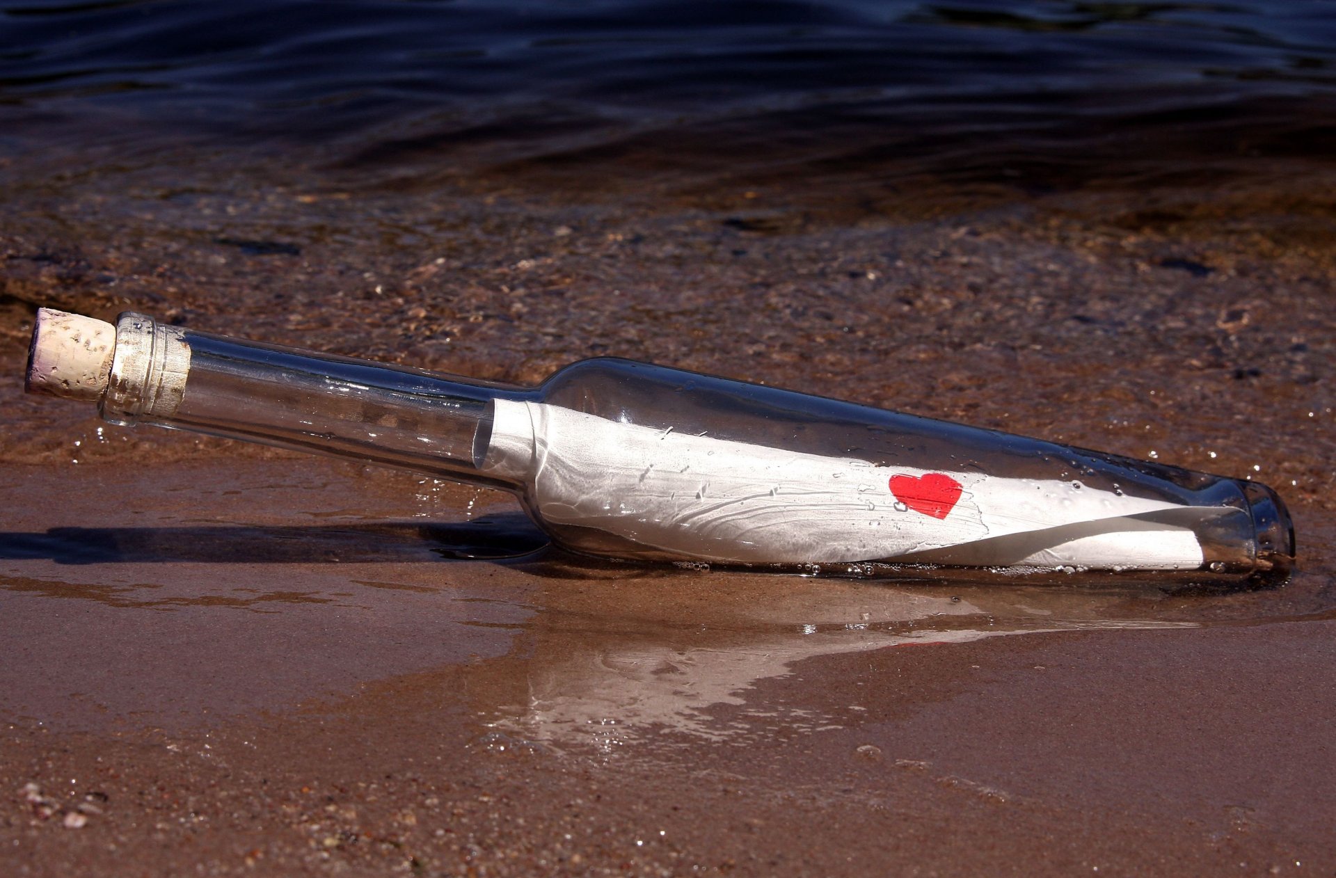 estados de ánimo botella carta mensaje mensaje nota corazón corazón amor mar agua desenfoque fondo fondo de pantalla pantalla ancha pantalla completa pantalla ancha