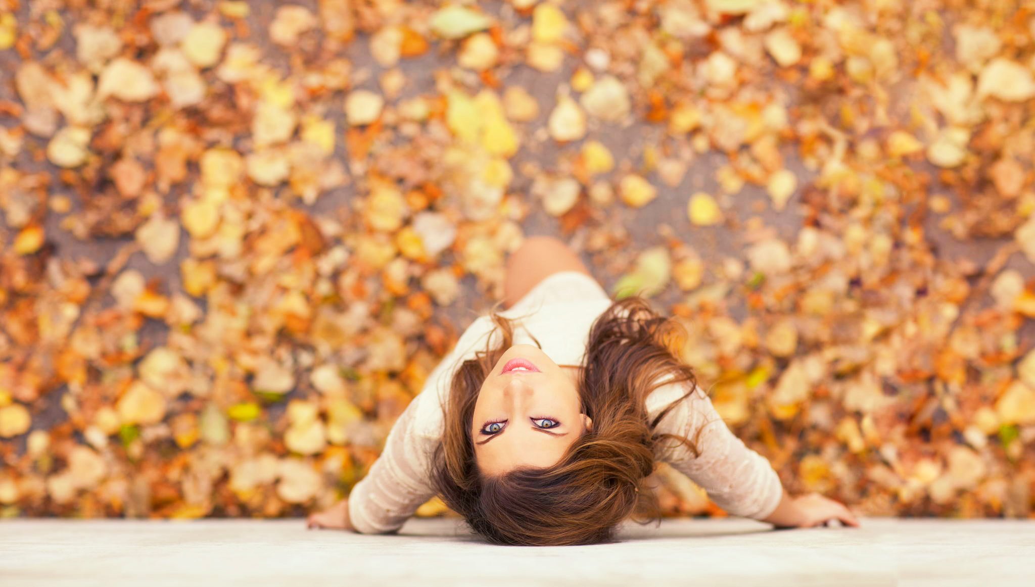 blick unten mädchen porträt bokeh herbst