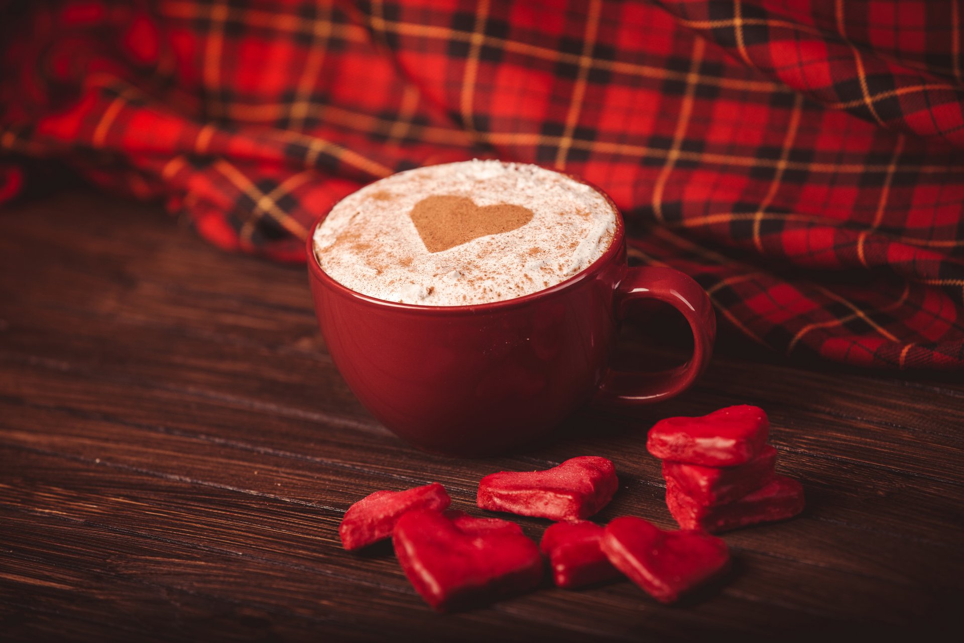 dulces corazones corazones rojos capuchino café taza rojo servilleta