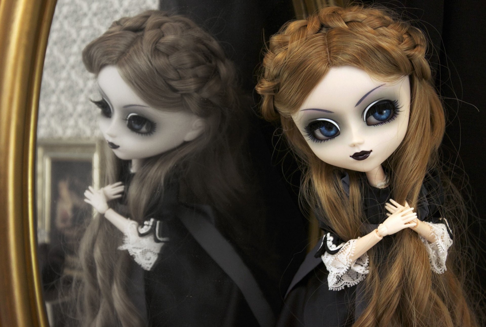 doll toys long hair reflection mirror gothic