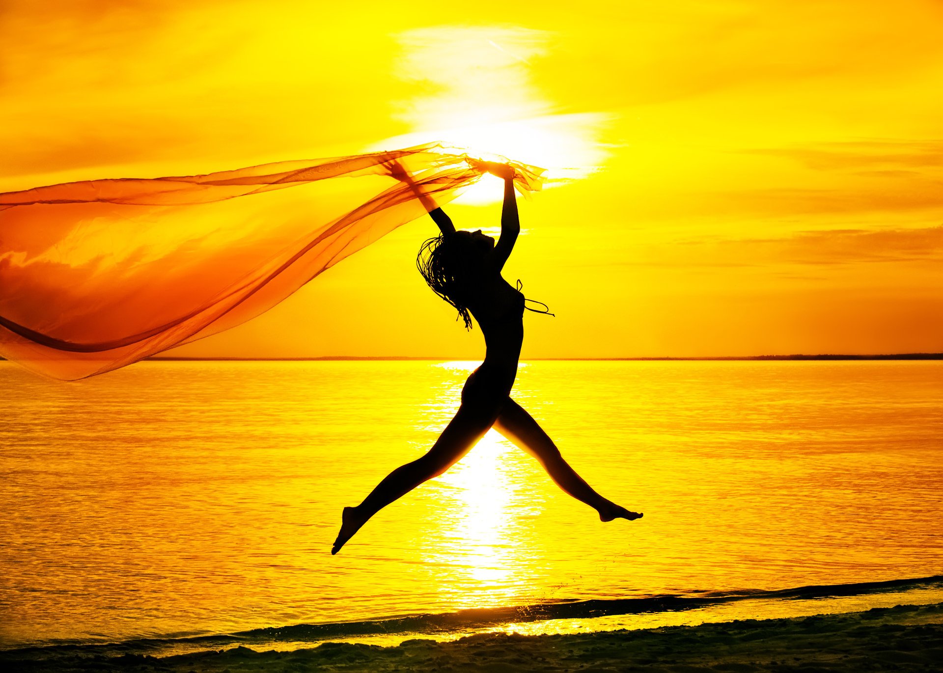 umore ragazza salto silhouette mare tramonto cielo spiaggia