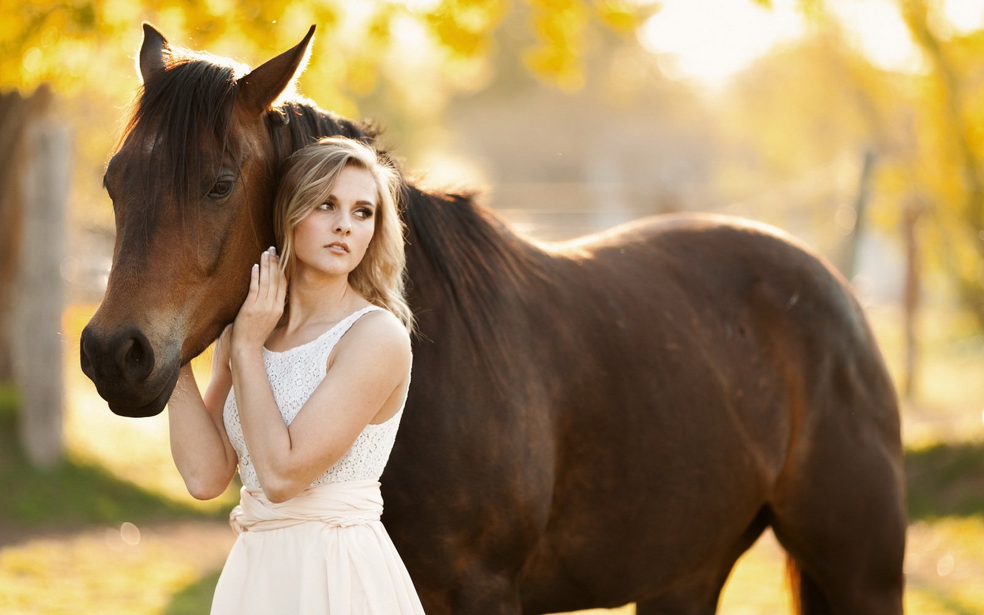 Фото с девушек с лошадью