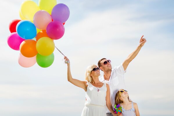 Felicidad en familia, niños y bolas