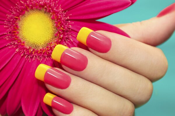 Bright manicure for a summer mood