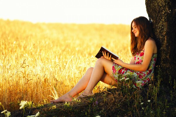 Campo di grano con ragazza