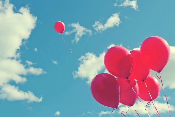 Ballons roses sont 100штук préparé pour voler au ciel