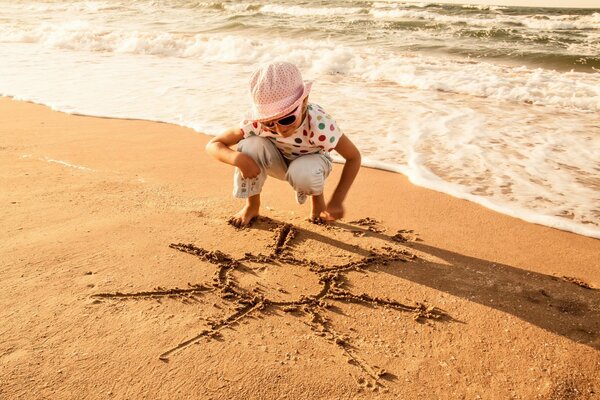 Ambiente soleado en la playa con niños