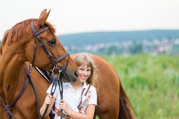 Dziewczyna i koń-najlepsi przyjaciele