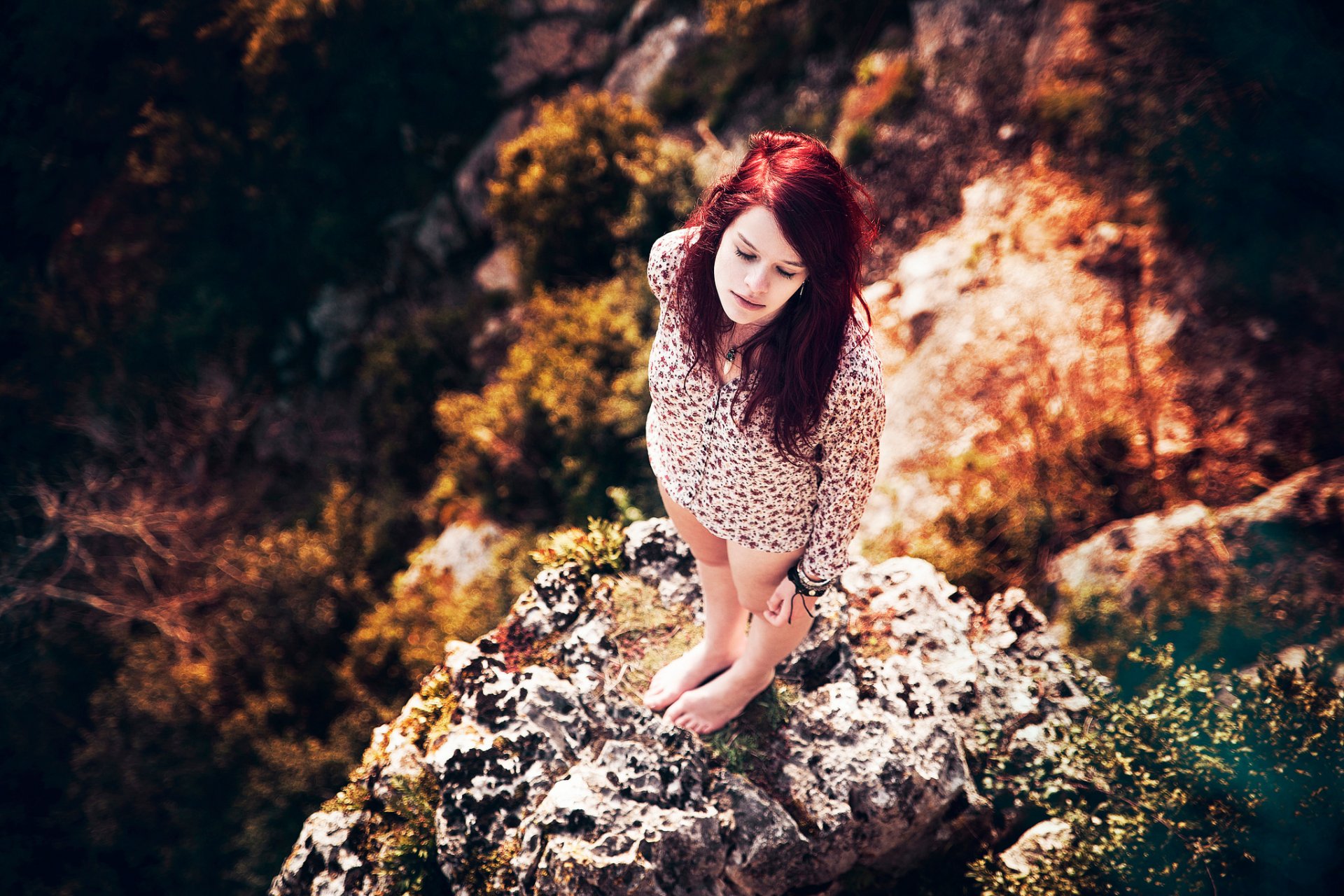 lorène red hair girl rock height sun nature