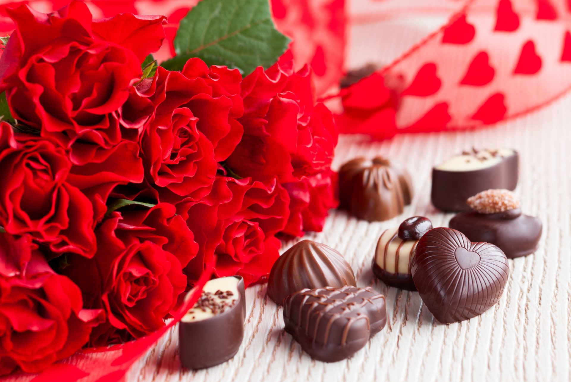 bonbons chocolat dessert roses rouges fleurs bouquet