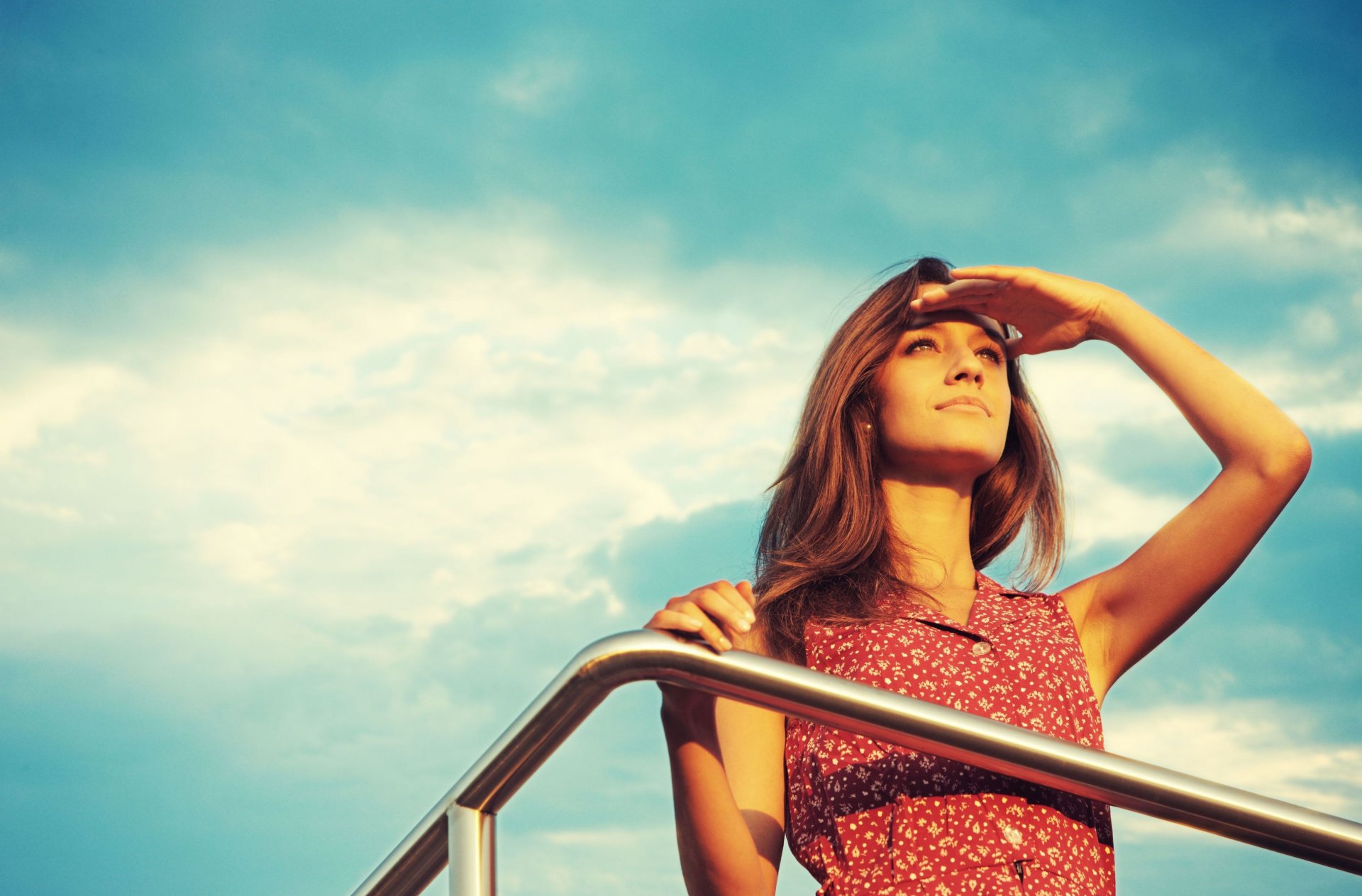 stimmung mädchen gesicht make-up blick in die ferne hand sonne himmel hintergrund tapete widescreen vollbild widescreen widescreen