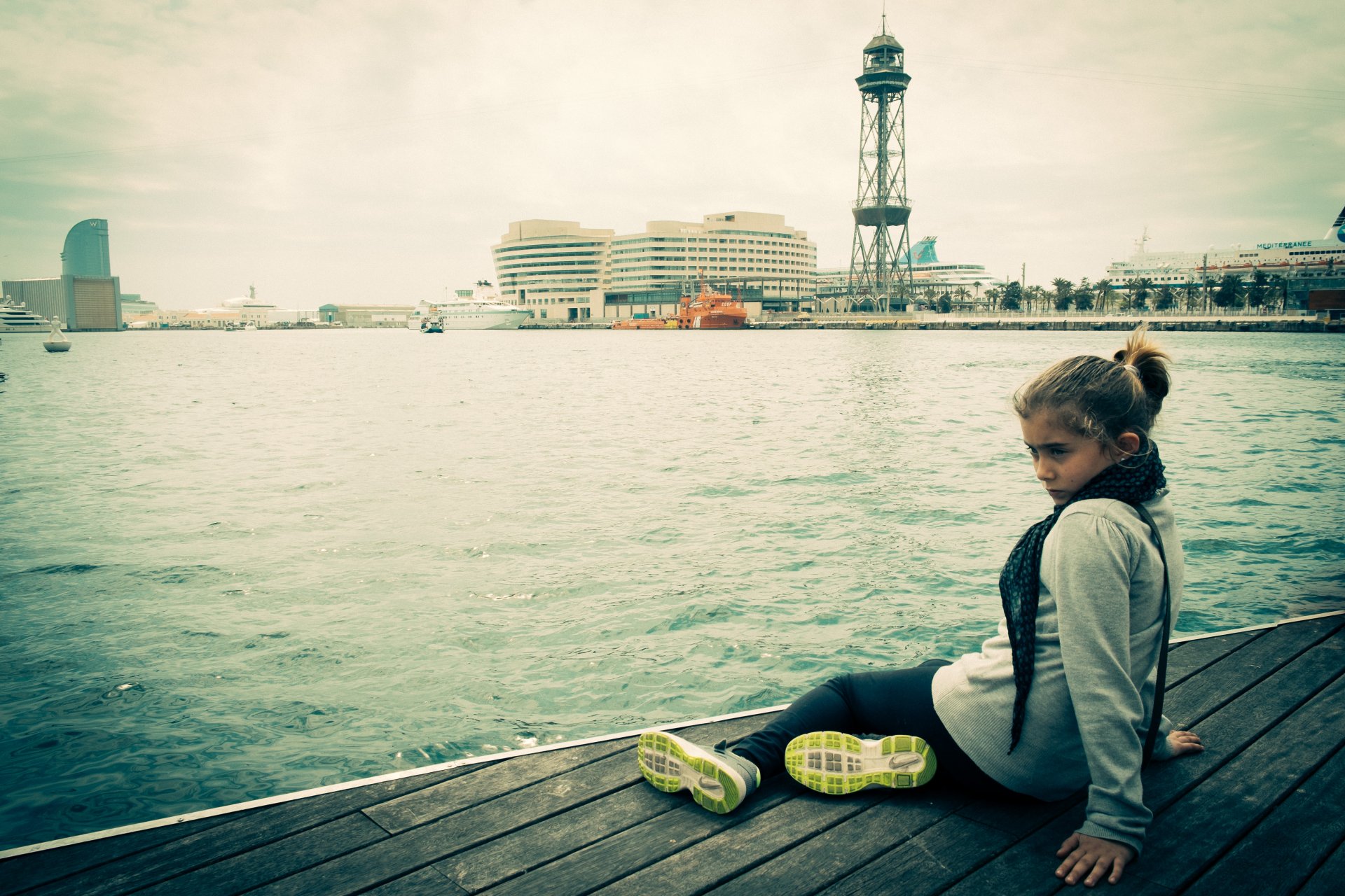 girl pier barcelona