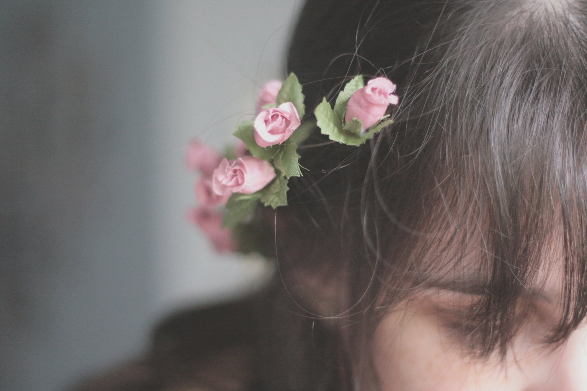 fille fleurs cheveux humeur