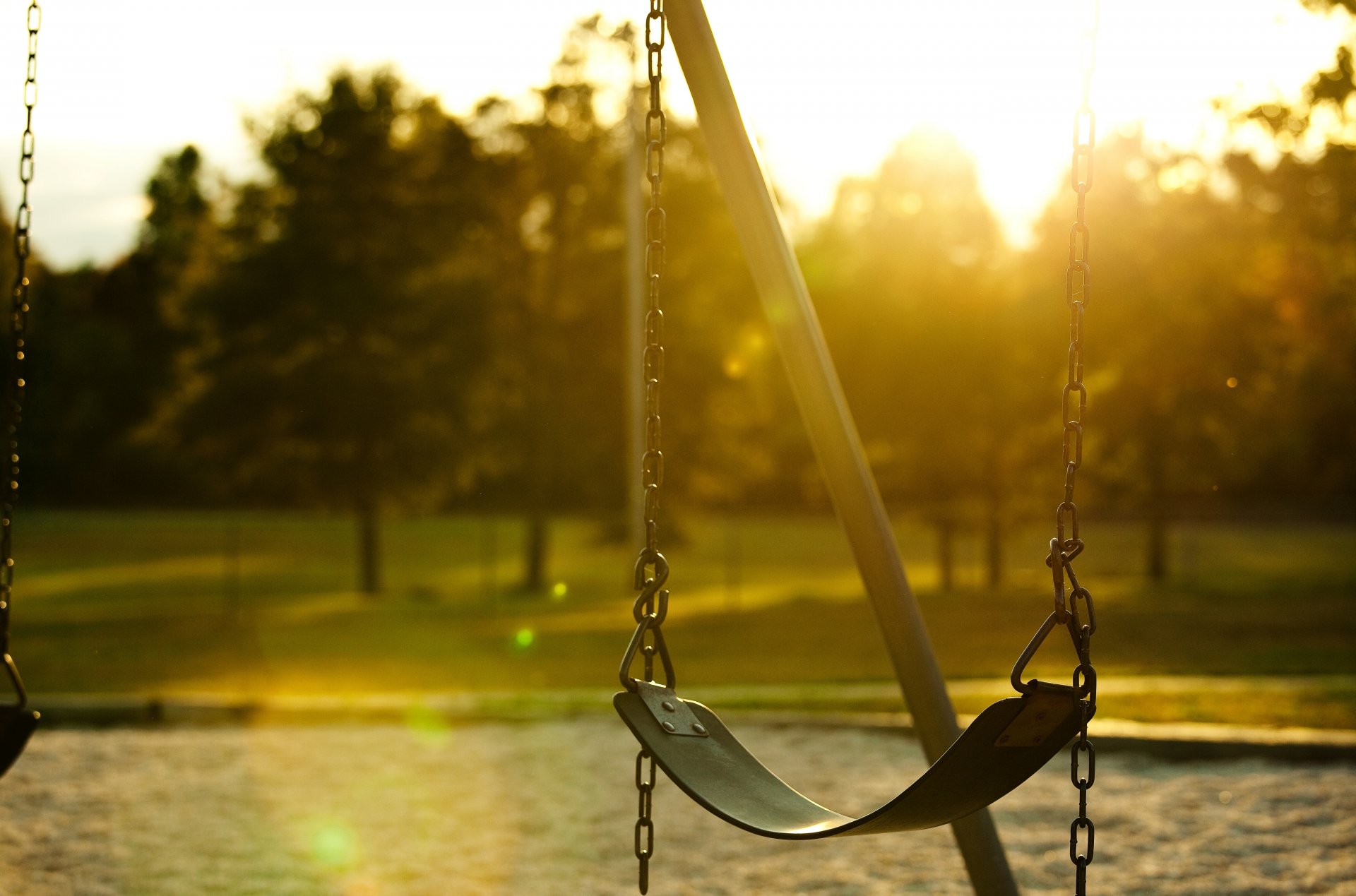 mood swing swing chain chain sun rays day trees tree foliage leaves greenery beautiful background wallpaper widescreen fullscreen widescreen widescreen