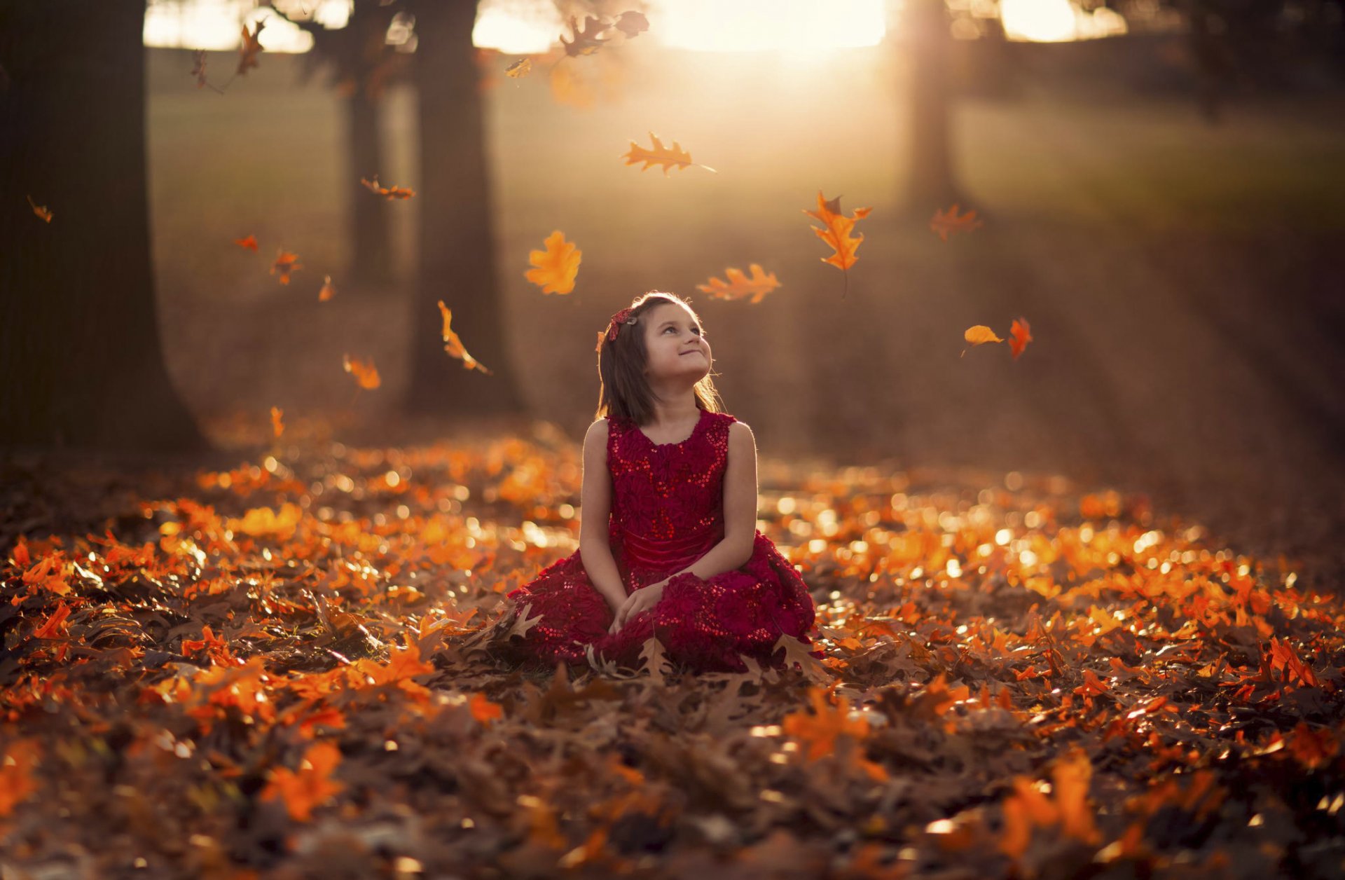 niña otoño vestido hojas bokeh