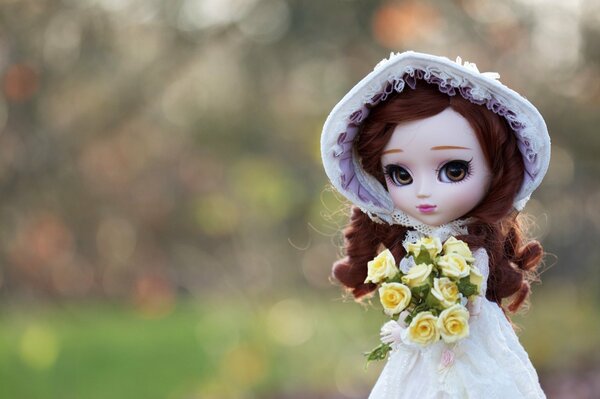 Poupée jouet avec chapeau et bouquet