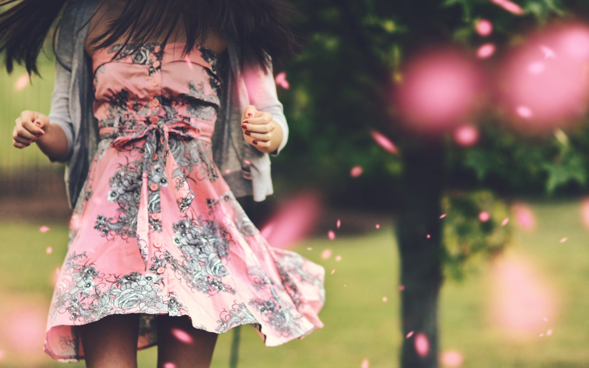 mood girl brunette clothing style dress motion action bokeh blur tree background wallpaper widescreen full screen hd wallpapers fullscreen