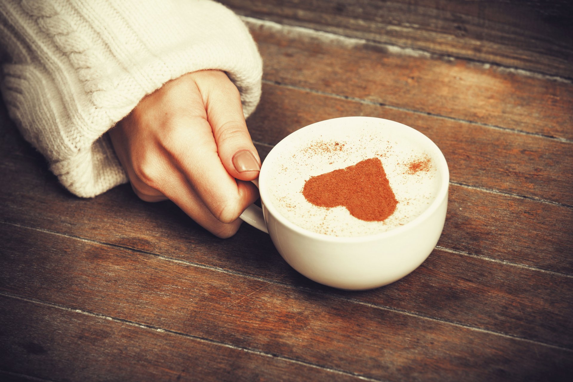 humor taza taza corazón corazón cappuccino mano chica fondo papel pintado pantalla ancha pantalla completa pantalla ancha pantalla ancha