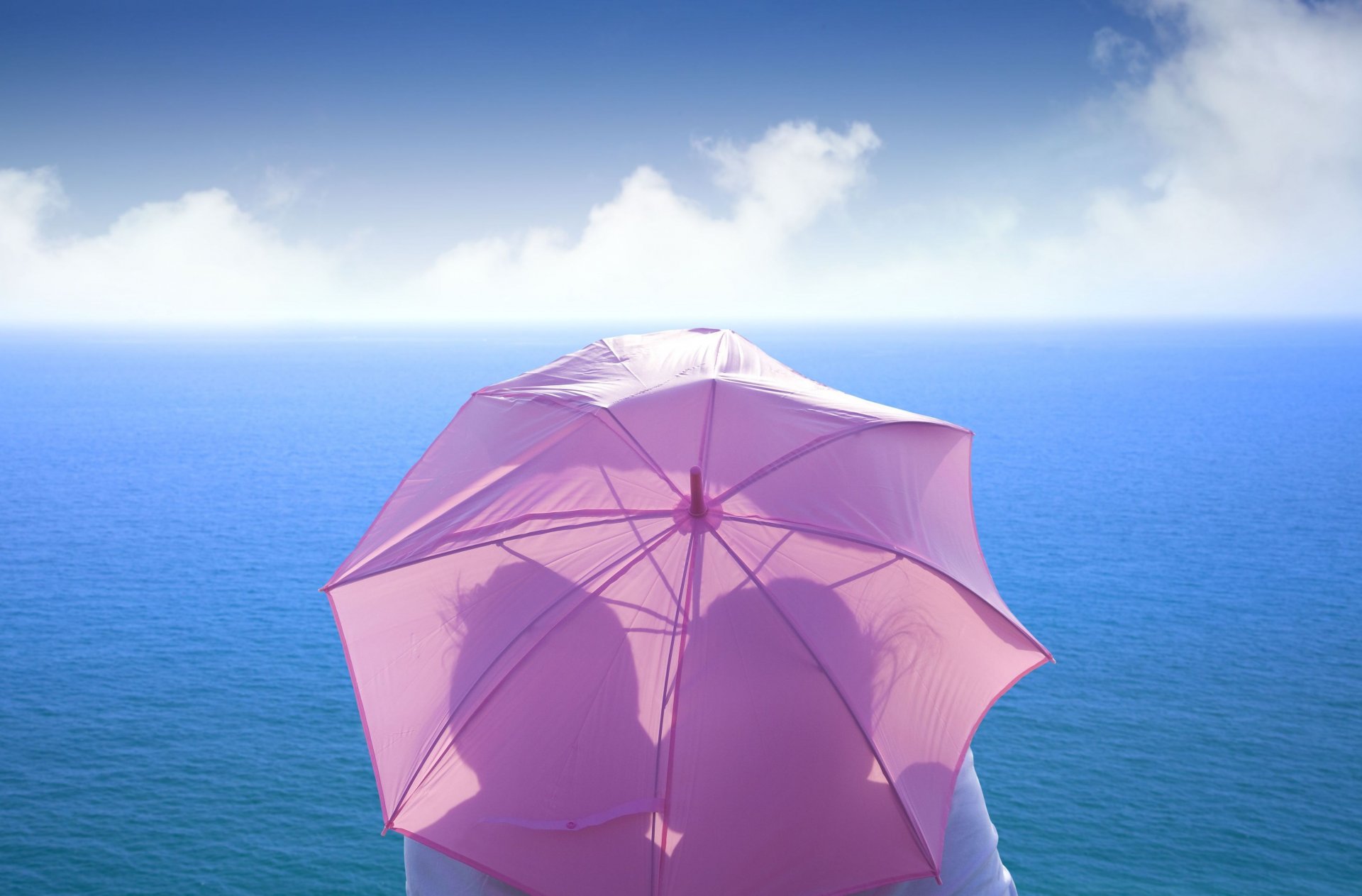 mood umbrella umbrella pink couple lovers love feelings kiss girl guy sea sky background wallpaper widescreen fullscreen widescreen widescreen