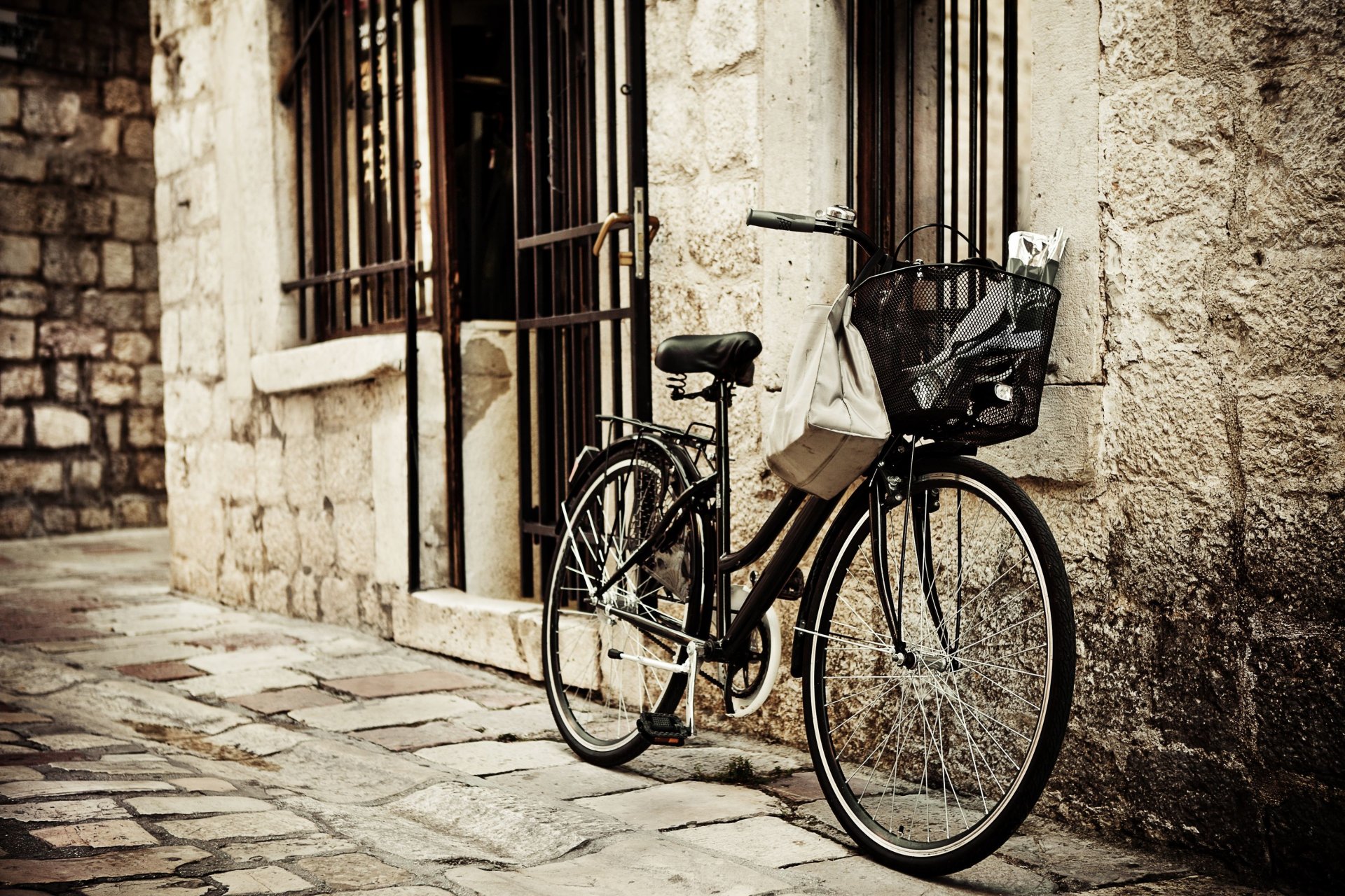 estado de ánimo bicicleta ruedas cesta cesta ciudad calle ladrillos fondo papel pintado pantalla ancha pantalla completa pantalla ancha