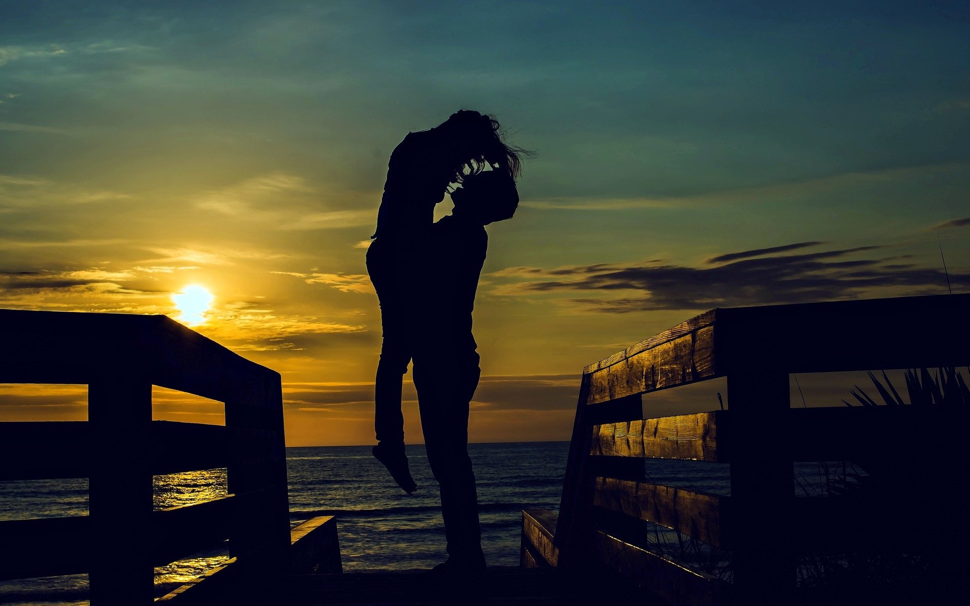 estado de ánimo chica novio hombre mujer amor sentimientos pasión romance abrazo calidez ternura sonrisa alegría felicidad silueta puesta de sol noche mar río agua cielo sol fondo fondo de pantalla pantalla ancha pantalla completa pantalla ancha wallpap