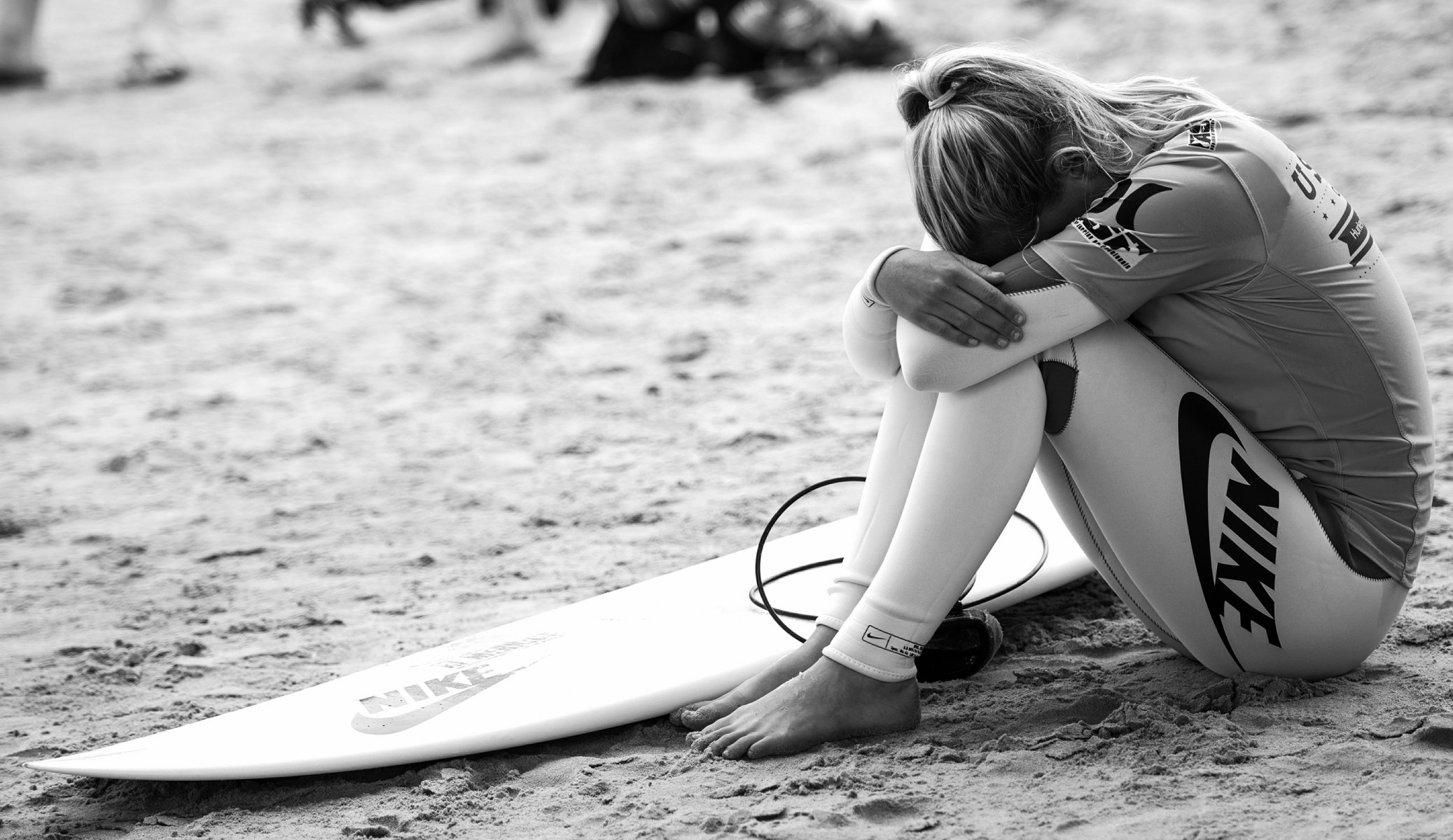 mädchen surfen strand surfbretter erfahrung frustration erregung erfahrung aufregung