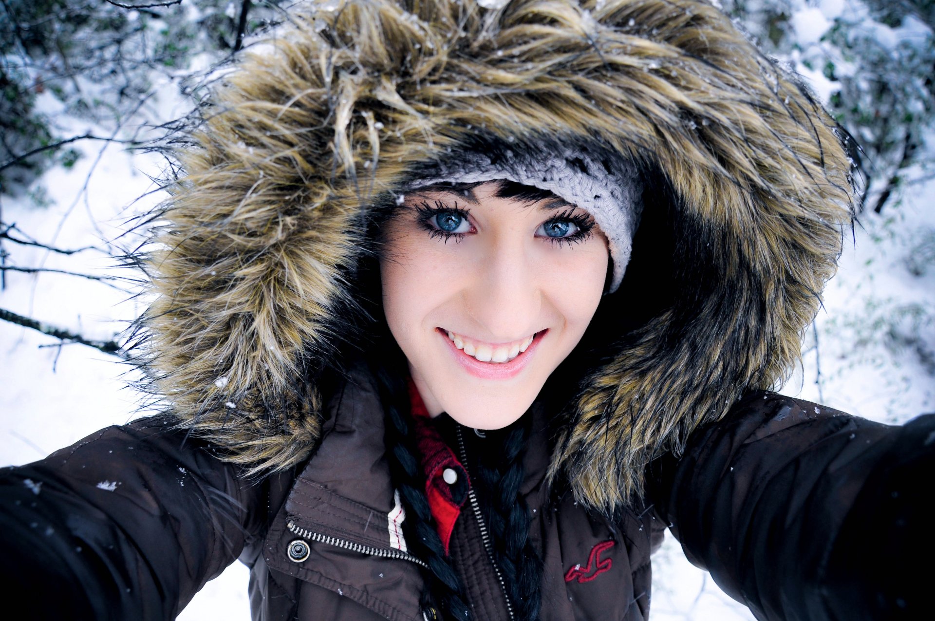 hiver neige fille visage sourire yeux regard