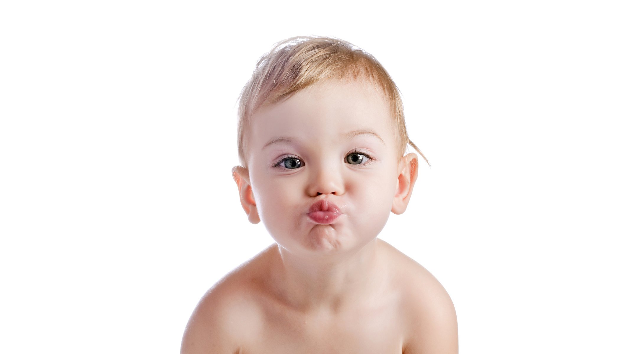 glückliches kind baby große schöne augen humor kind niedlich hübsch lächeln lippen hell kind lustig kinder niedlich schön blond