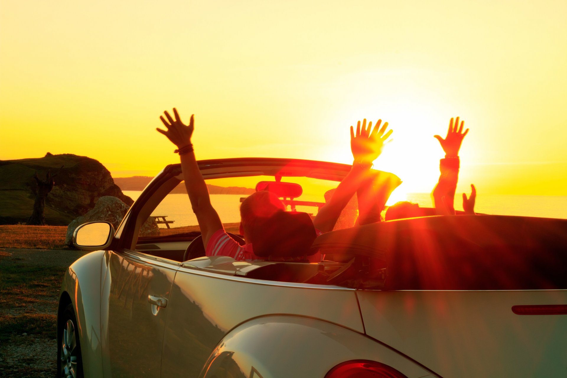 stimmung spaß freude glück positiv menschen hände kerl mann mädchen auto sonnenuntergang himmel hintergrund tapete widescreen vollbild widescreen widescreen