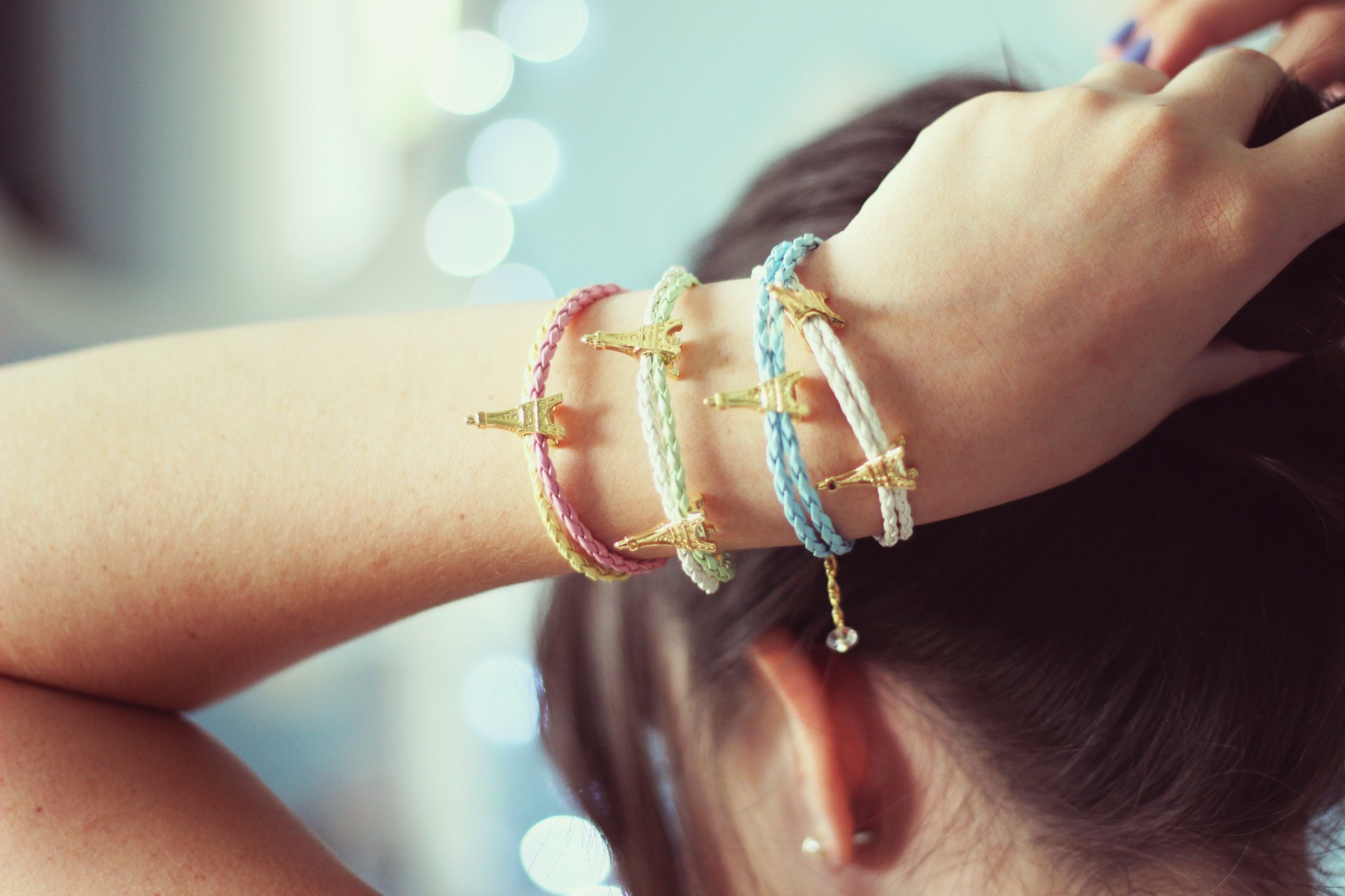 mood girl brunette hand bracelets baubles background wallpaper