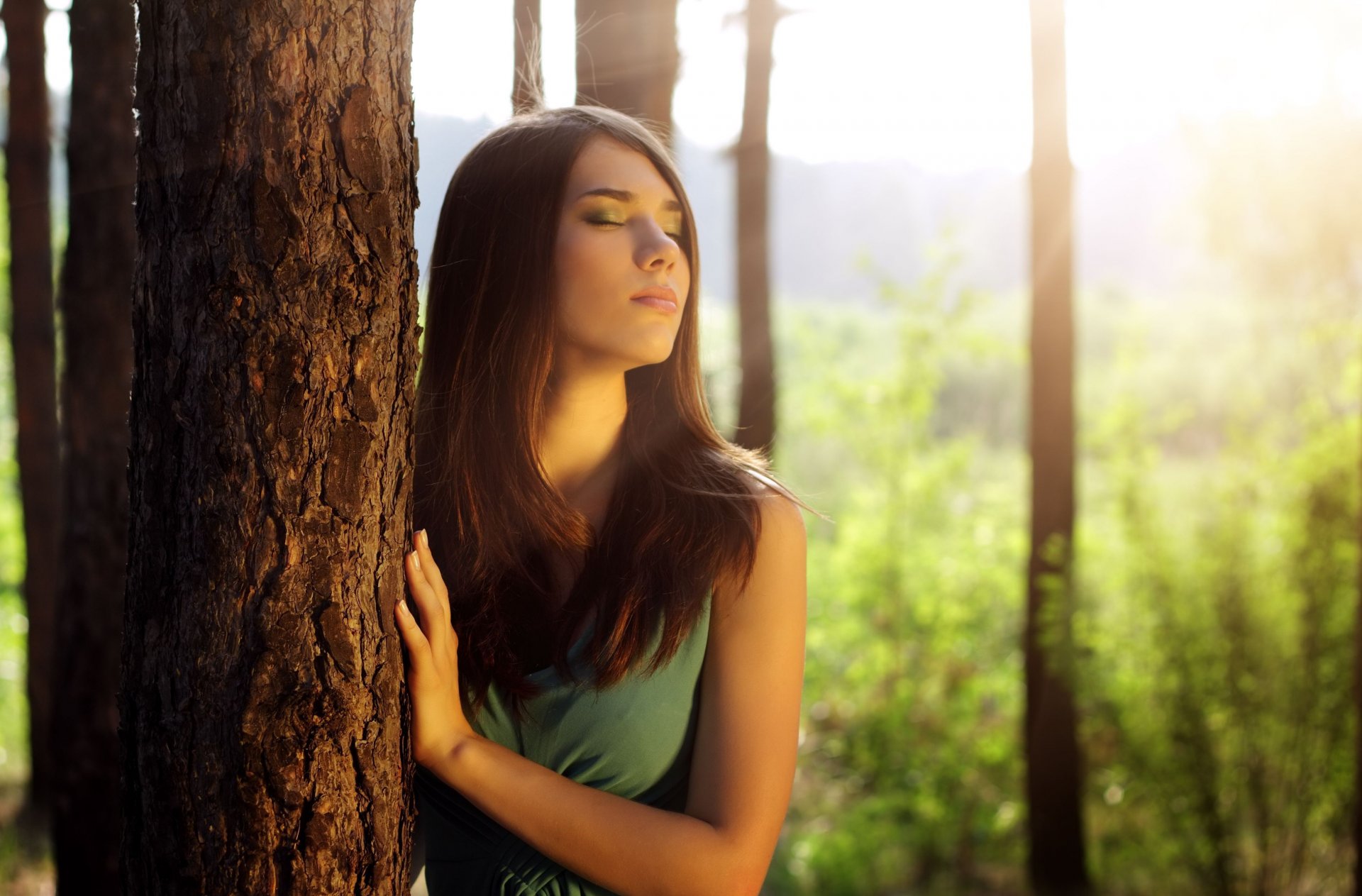 mood girl brunette face makeup tree leaves leaves sun background wallpaper widescreen fullscreen widescreen widescreen