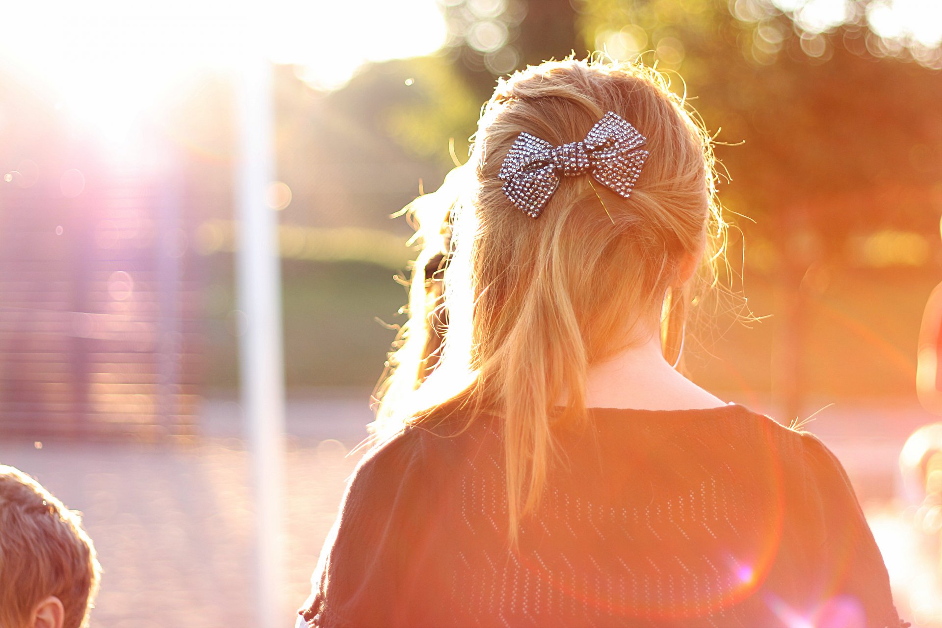 mood girl hair from the back bow hairpin decoration sun rays background wallpaper widescreen full screen hd wallpapers fullscreen