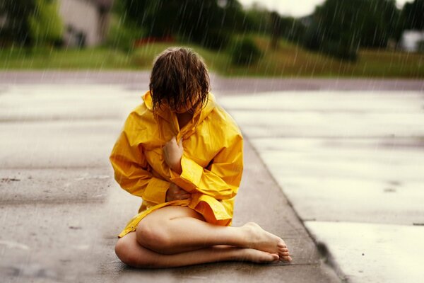 A GIRL UNDER THE RAIN WITHOUT MOOD