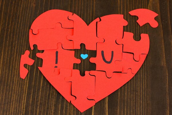 Puzzle originale cuore rosso