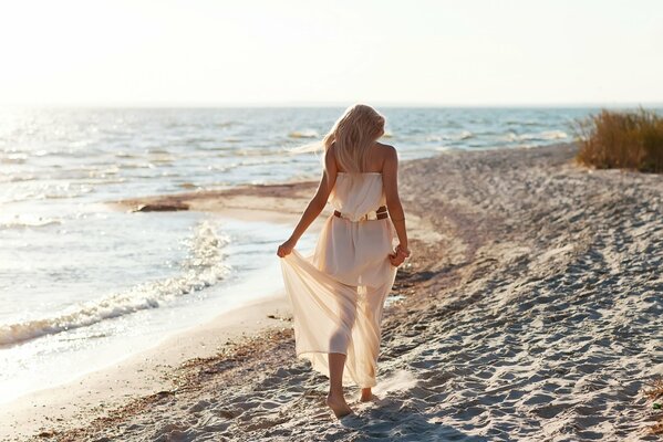 Spaziergang am Strand am Meer